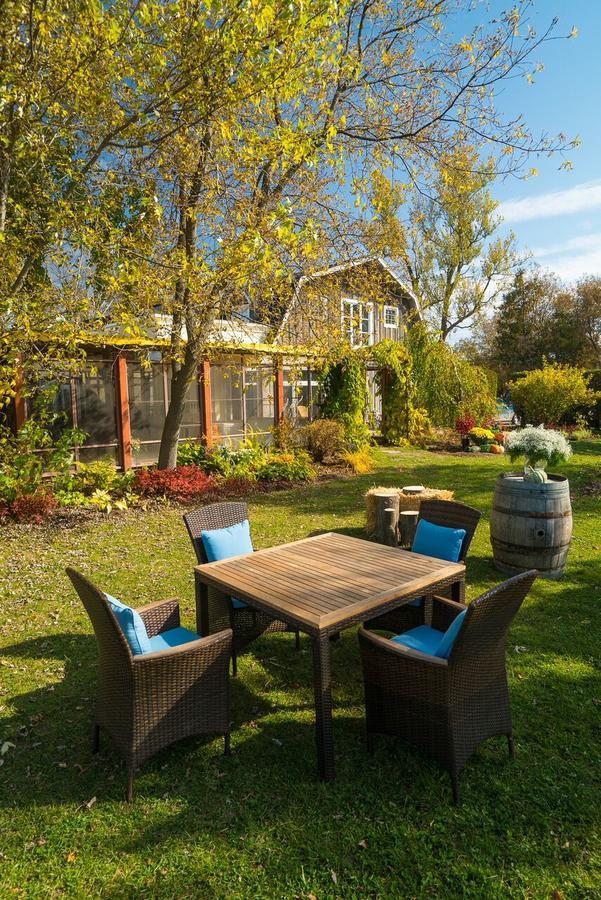 Auberge West Brome Exterior photo
